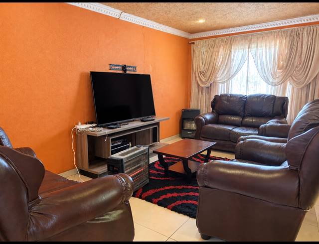 3 BEDROOM HOUSE FOR SALE IN SEBOKENG ZONE 10
